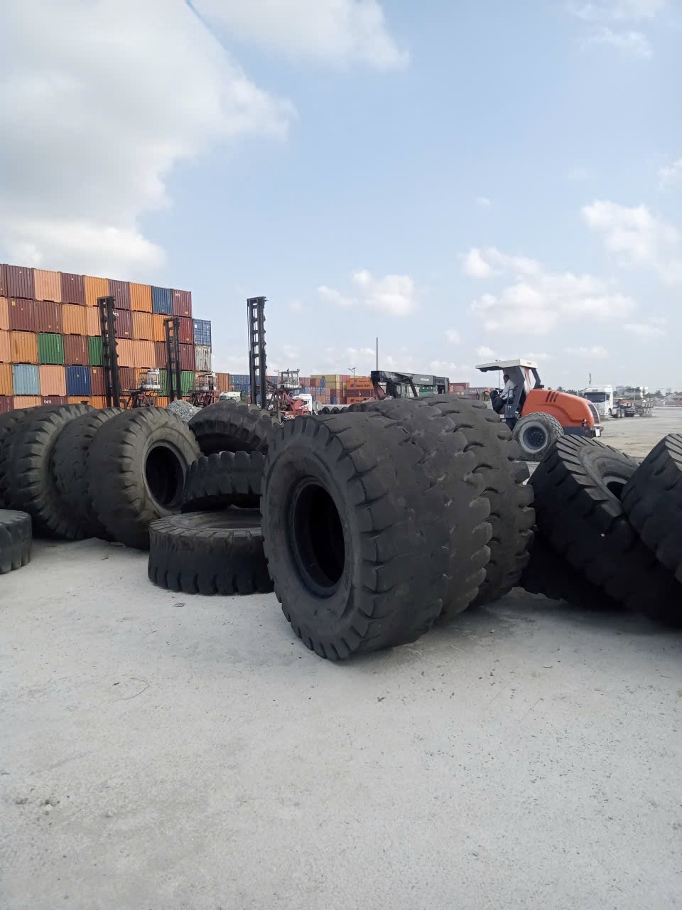 Vá Vỏ Xe Container