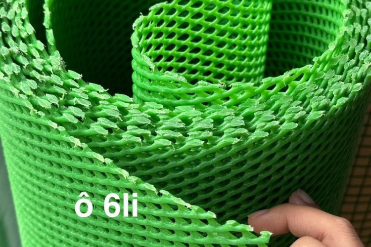 Lưới nhựa khổ 1M dài 1M - Tính theo 1M tới - Màu sắc trắng và xanh phù hợp để trang trí và làm vách ngăn